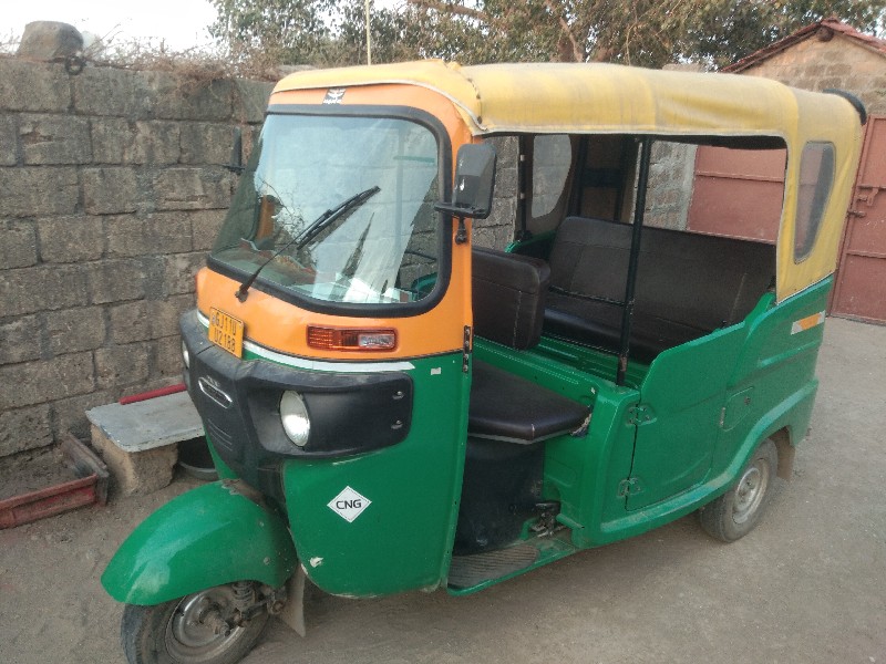 bajaj maxima Z