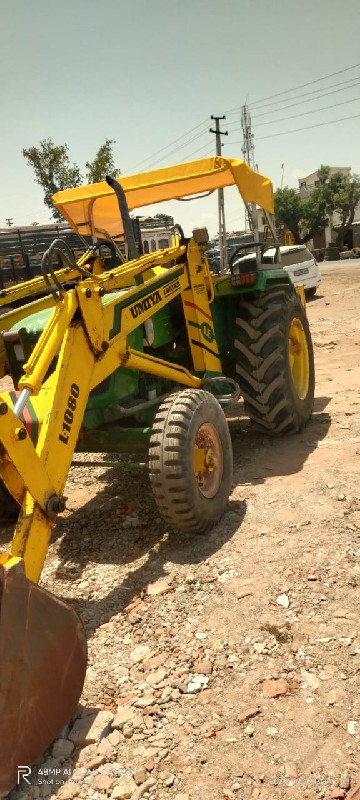 John Deere 5310...