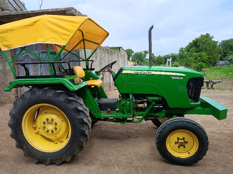 John Deere 5038...