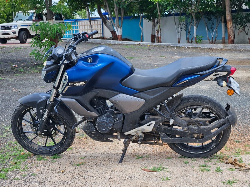 YAMAHA FZS V3