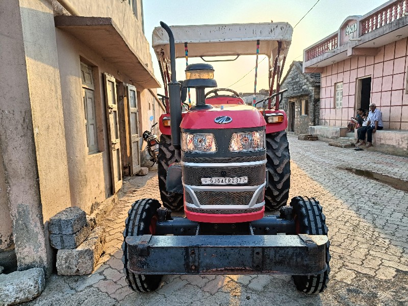 mahindra yuvo 5...