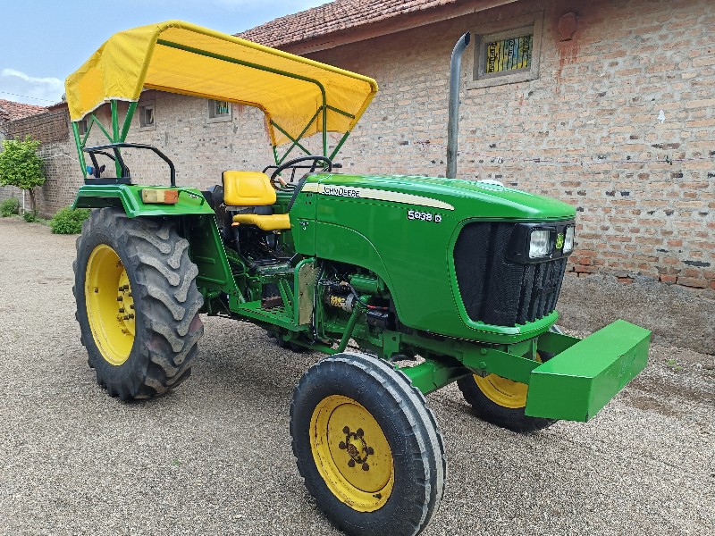 John Deere 5038...