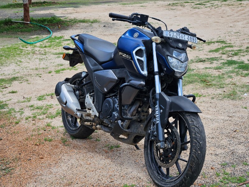 YAMAHA FZS V3