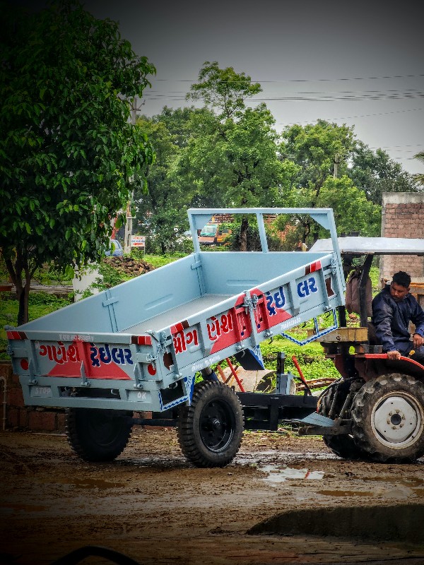 શ્રી ગણેશ ટ્રેઈ...