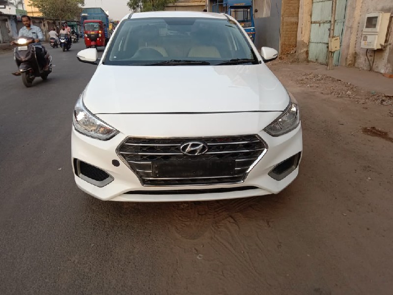 Hyundai Verna 1...