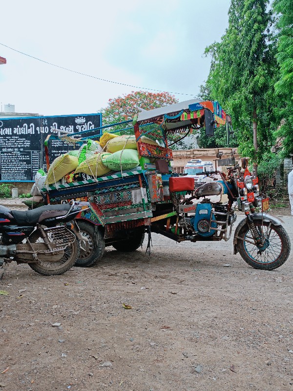 રીક્ષા વેશવાની...