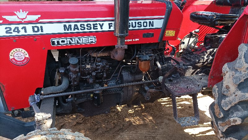 Massey 241 ટ્રે...