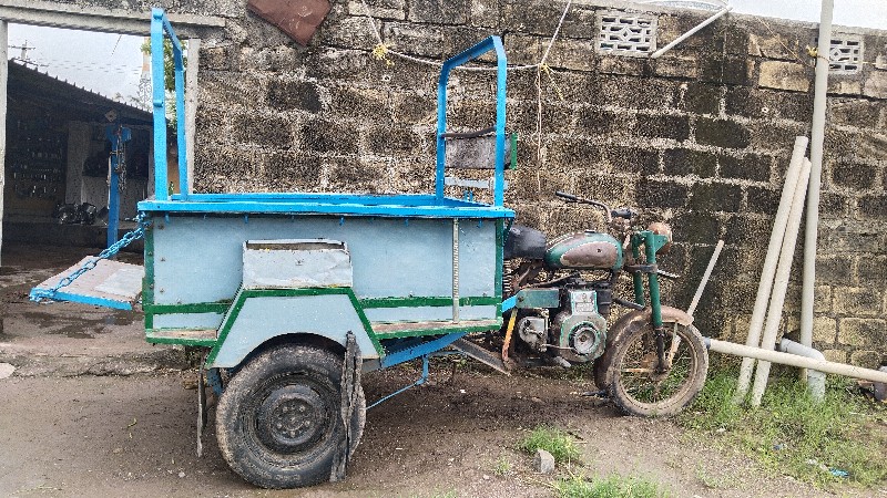 આ રીક્ષા વેચવાન...