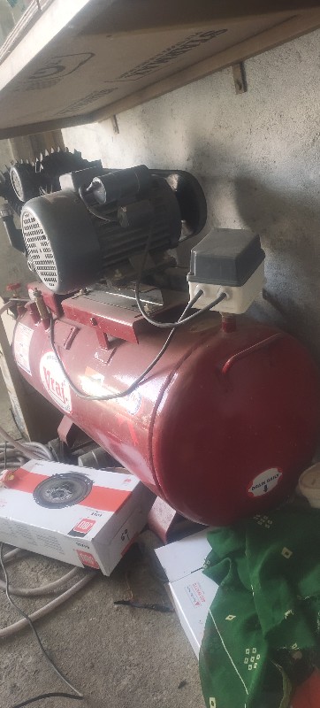 AIR COMPRESSOR