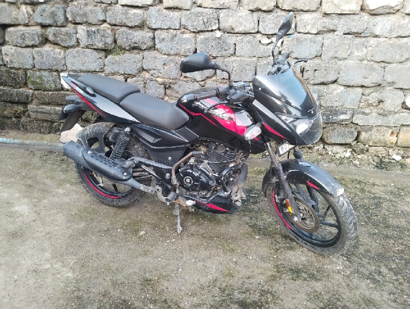 Bajaj pulser 12...