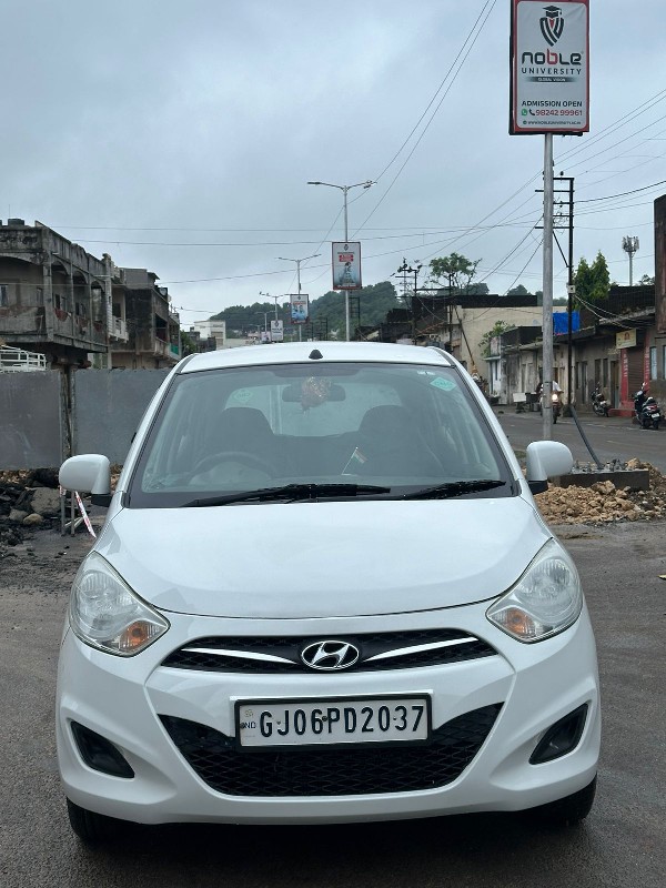 hyundai i10 એરા