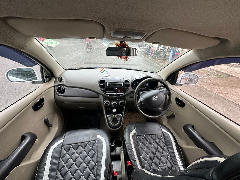 hyundai i10 એરા