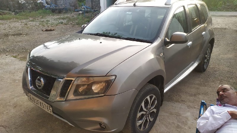 NISSAN TERRANO