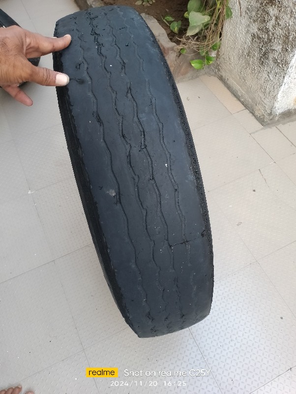 jk.tyre. 700