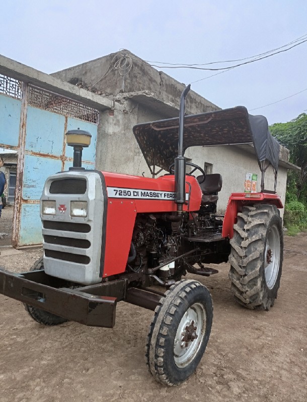 7250 di Massey...