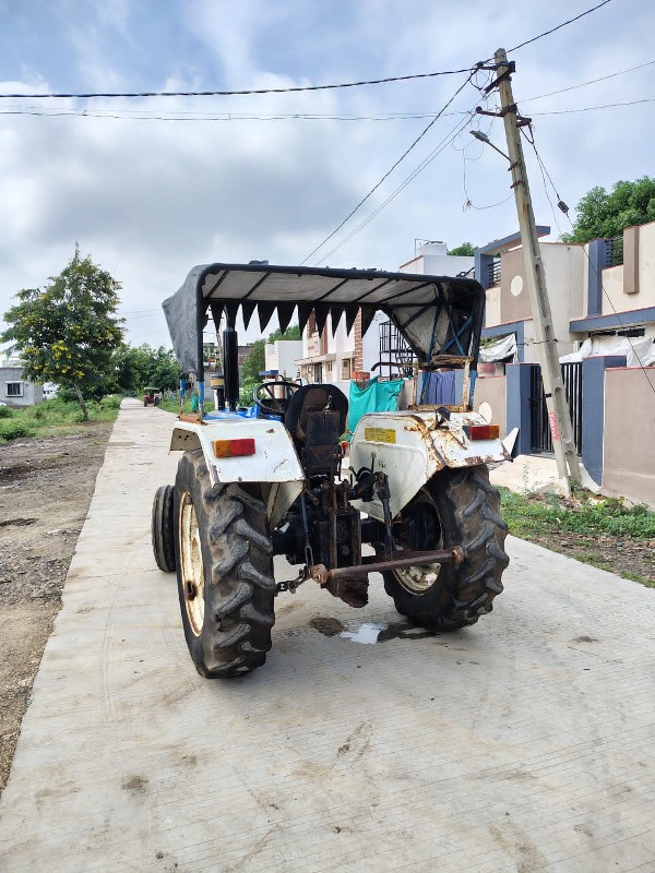 New Holland 323...