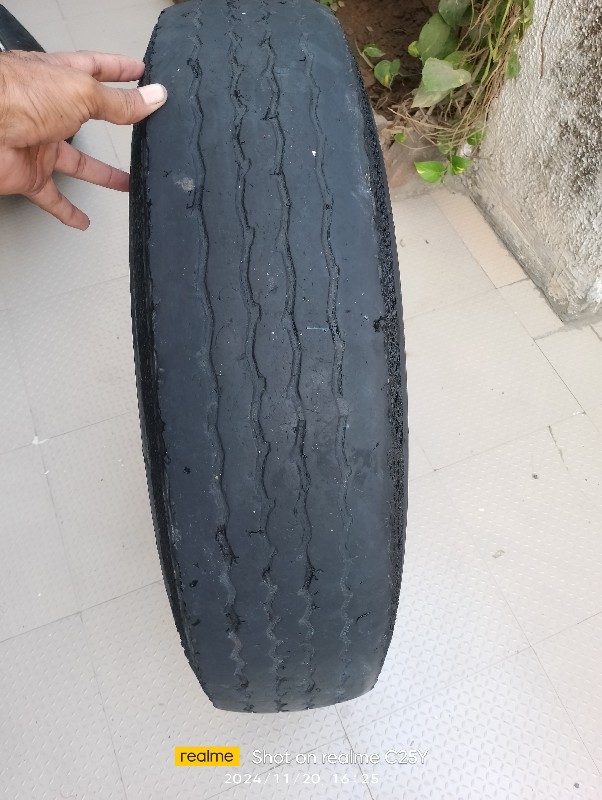 jk.tyre. 700