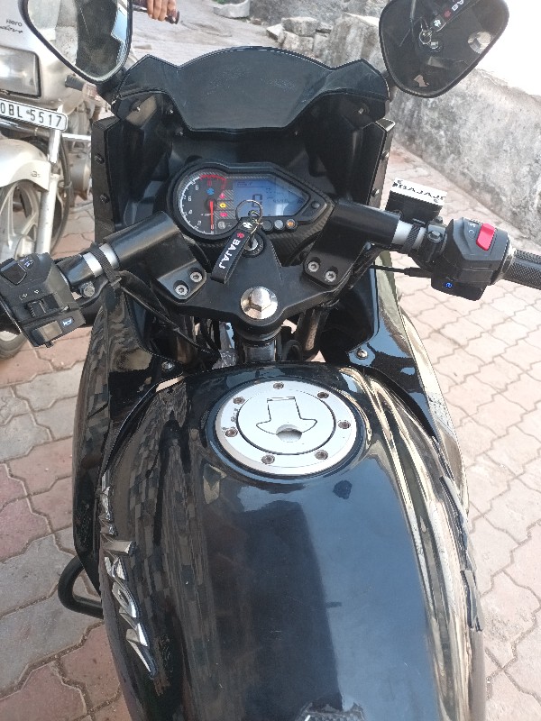 Bajaj pulsar 22...