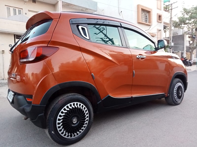 mahindra kuv 10...