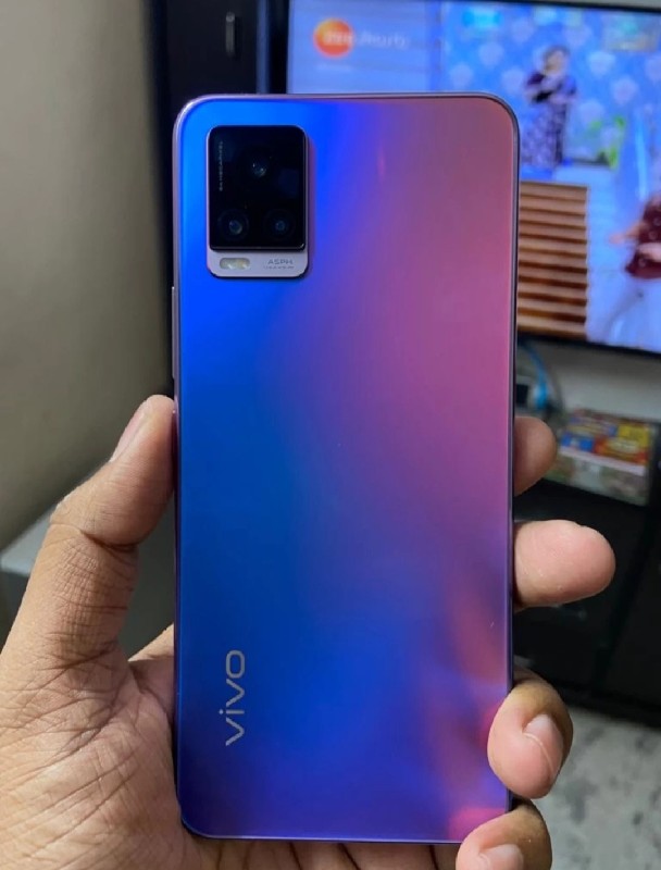 Vivo v20 (2021)...