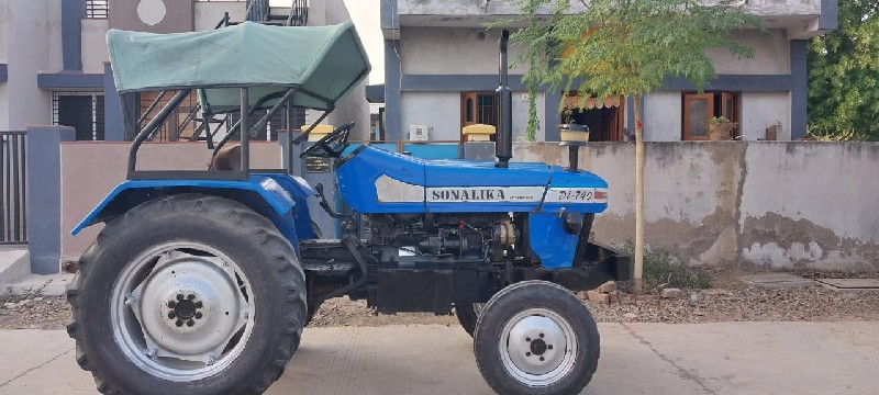 Sonalika DI 740