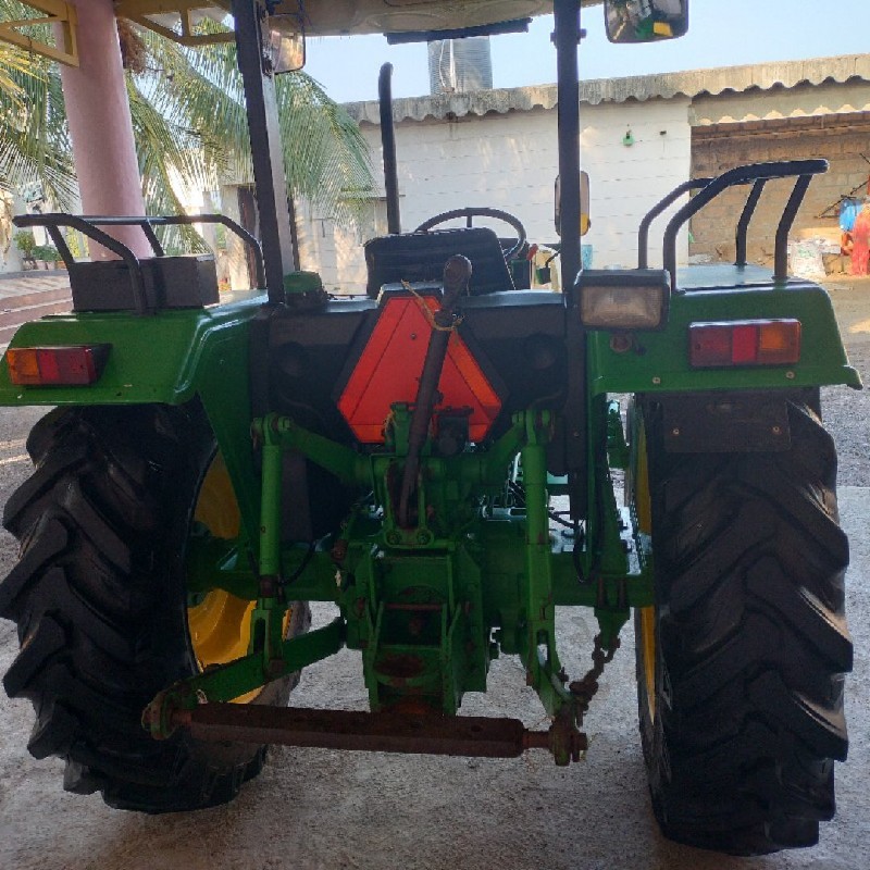 John Deere 5105