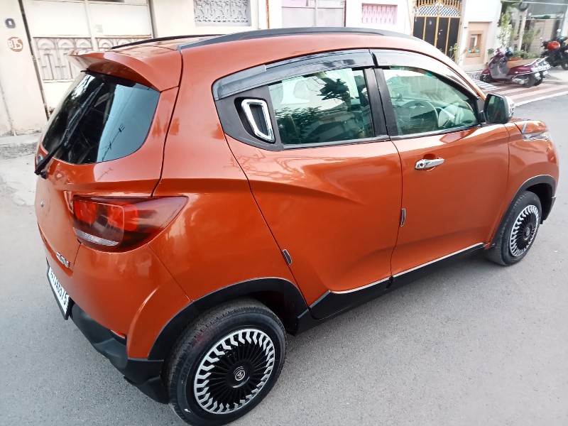 mahindra kuv 10...