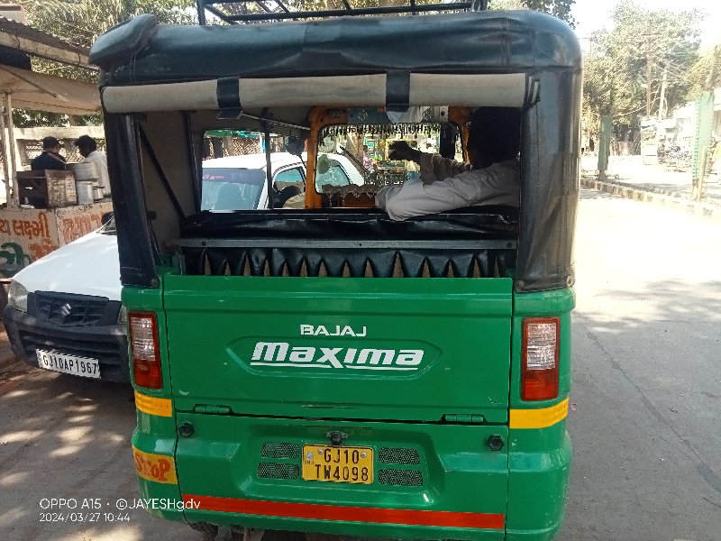 Bajaj maxima