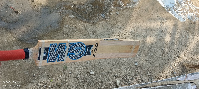 cricket bat 
ક્...