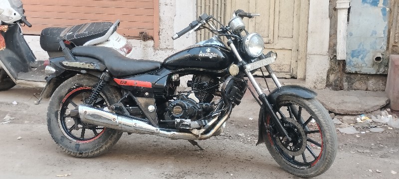 Bajaj Avenger