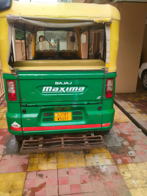 Bajaj Maxima z...