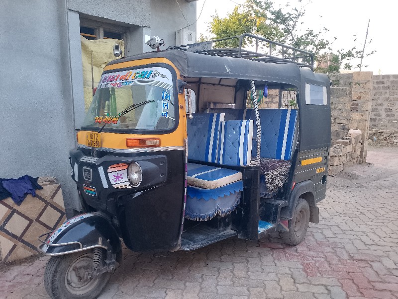 BAJAJ MAXIMA