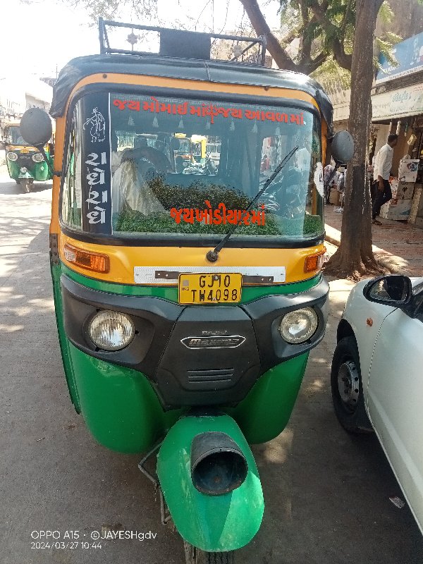 Bajaj maxima