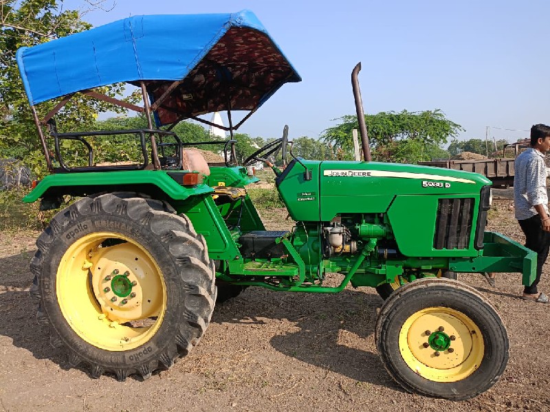 John Deere 5038...