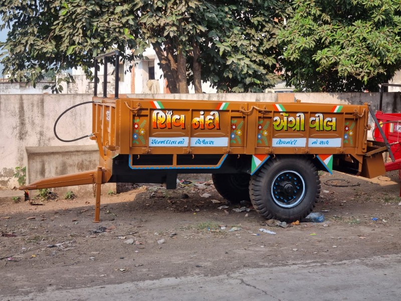 tractor trolley