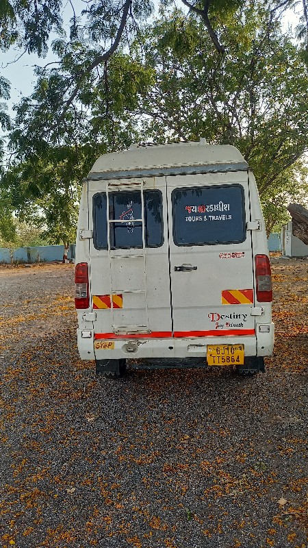 Tempo traveller