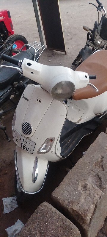 Vespa ગાડી  વેચ...