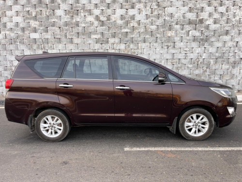 TOYOTA INNOVA C...