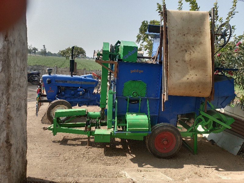 Ford 3600 અને થ...