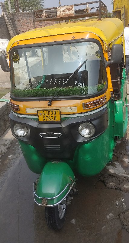 cng riksha maxi...