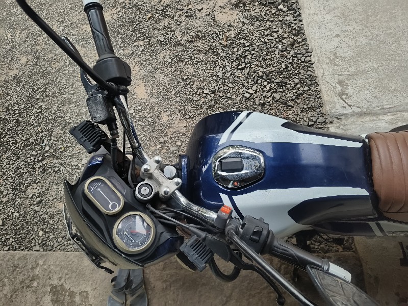 Bajaj v15