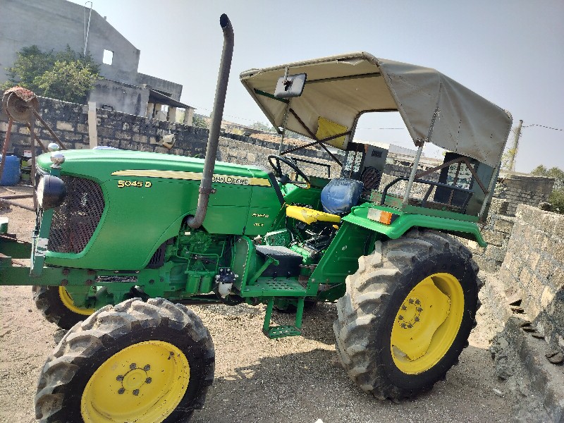 John Deere 5045...