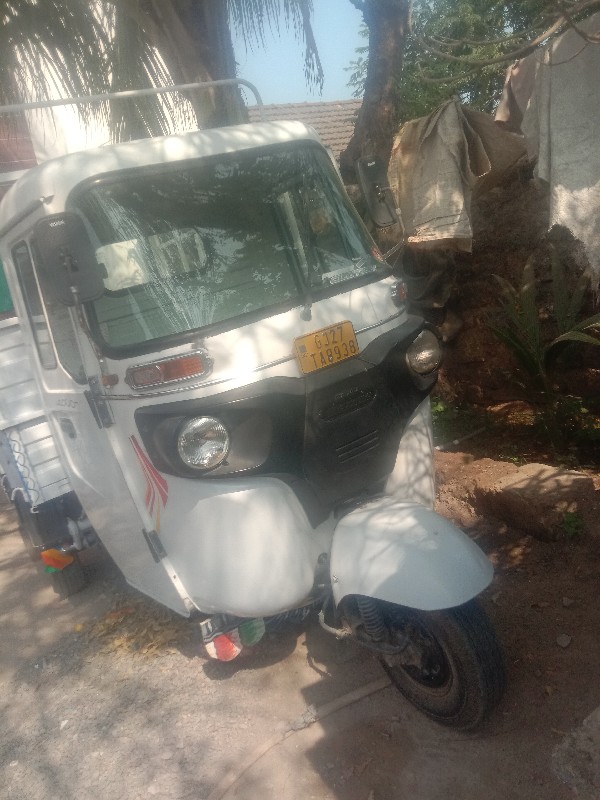 Bajaj. maxima