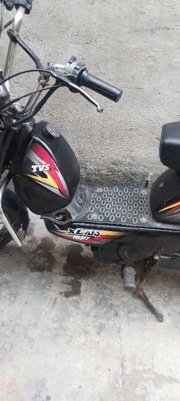 TVS XL 100