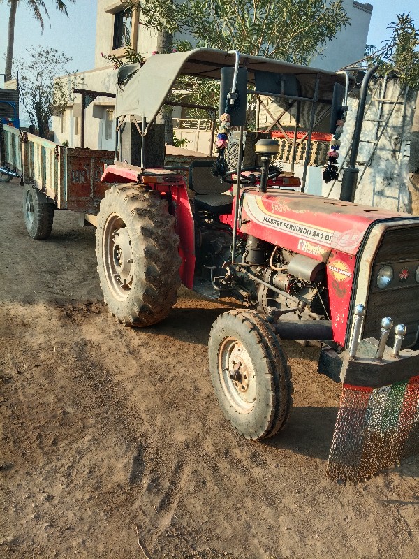 tractor toli