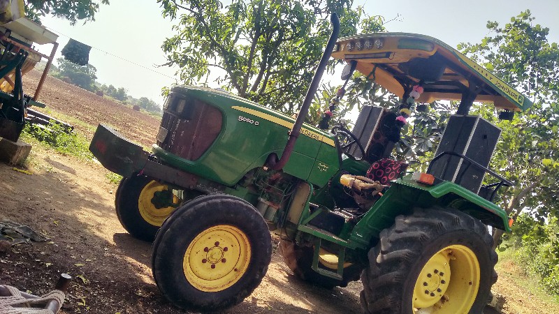 John Deere 5050...