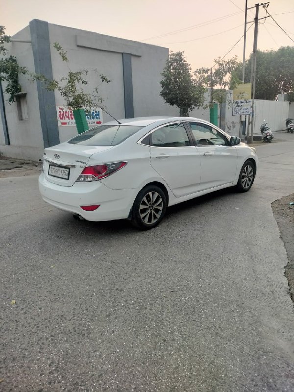 Hyundai Verna 1...