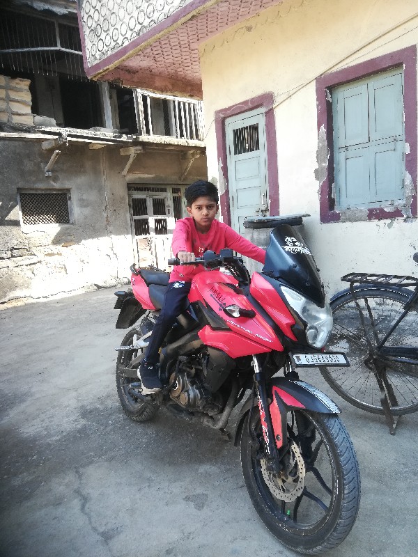 Bajaj pulsar 20...