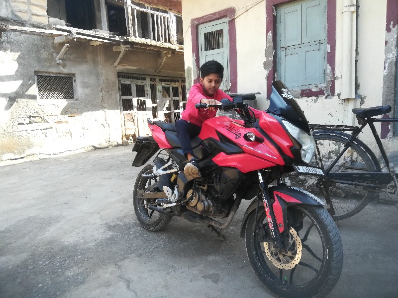 Bajaj pulsar 20...