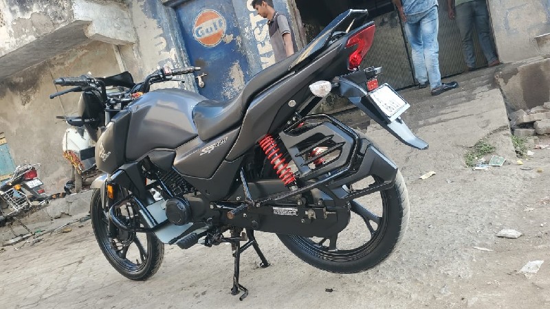 SP Shine 125